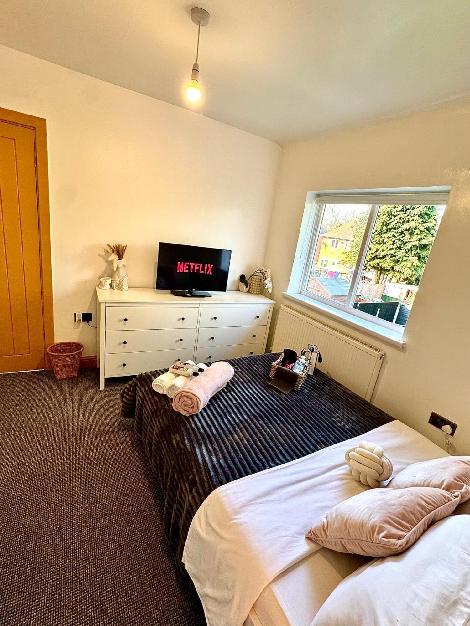 Contractor Haven- 3Bdr Crew House, Free Parking, Fast Wifi & Private Garden Apartamento Nottingham Exterior foto