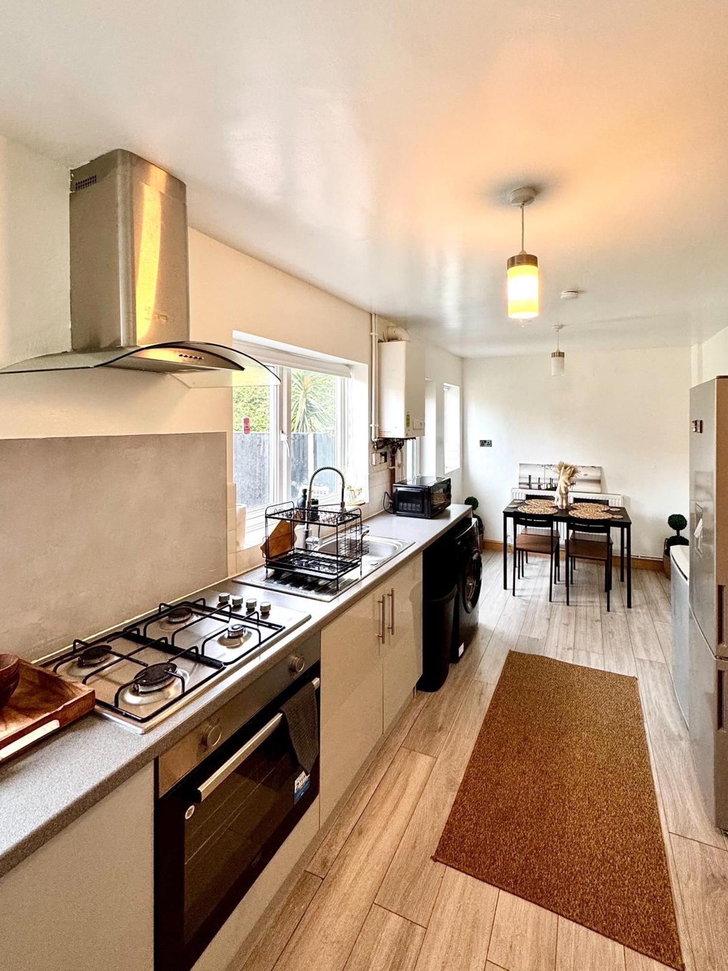 Contractor Haven- 3Bdr Crew House, Free Parking, Fast Wifi & Private Garden Apartamento Nottingham Exterior foto